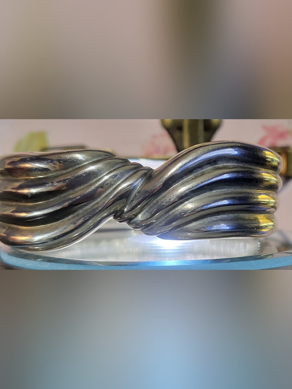 8" Vintage Silver Tone Ribbed Twisted Center Cuff Bracelet